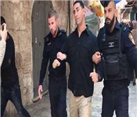 الاحتلال الإسرائيلي يعتقل حارسين للمسجد الأقصى ويفجر منزلاً في الضفة الغربية