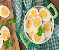 البيض المسلوق من أهم الأطعمة لوجبة إفطار طفلك