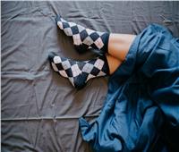 الجوارب الأبرز .. 3 ملابس شائعة تؤثر سلباً على نومك