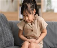 ما العلاقة بين الإمساك والتهابات المسالك البولية عند الأطفال