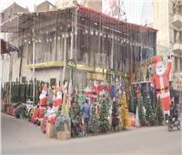 شوارع مصر تستقبل الكريسماس.. أشجار وزينة تضىء ليالي أعياد الميلاد