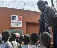 بعد سحب معظم قواتها .. فرنسا تغلق سفارتها بالنيجر 