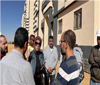 مسئولو الإسكان يتابعون أعمال المشروعات الجارية بمدينة السويس الجديدة