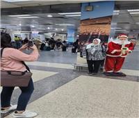 أشجار الكريسماس تستقبل المسافرين في المطارات المصرية