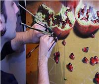 فنان بيلاروسي يرسم بأصابعه العشر