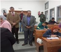 نائب رئيس جامعة بنها يتفقد امتحانات الفصل الدراسي الأول بمقرها في العبور 