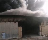 «كردون أمني وسيارات إطفاء».. كواليس حريق نشب في مصنع بالنزهة