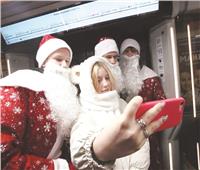 100 «بابا نويل» روسي يقدمون 15 ألف لعبة للأطفال