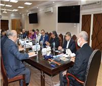 محافظ القليوبية يناقش إجراءات إنشاء مركز خدمات مصر للشباك الواحد 