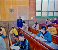 رئيس جامعة سوهاج يتفقد سير الامتحانات بكلية الحقوق في يومها الأول