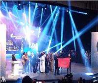 فوز العرض المغربي «تكنزا قصة تودة» بجائزة سلطان القاسمي بمهرجان المسرح العربي