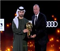 الخطيب يتسلم جائزة الأهلي أفضل نادٍ بالشرق الأوسط في حفل «دبي جلوب سوكر»