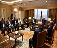 وزير الرياضة يعقد جلسة تصالح بين أعضاء مجلس إدارة نادي سموحة| قعدة عرب