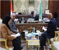 محافظ المنيا يلتقي أعضاء مجلسي النواب الشيوخ لمناقشة طلبات المواطنين