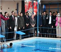 وزير الرياضة يفتتح ملاعب وحمام سباحة بمراكز شباب الحرية والامل والشمس