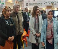 وزيرة الثقافة تشيد بجناح المجلس القومى للمرأة  فى معرض الكتاب