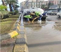 رؤساء أحياء الإسكندرية والصرف الصحي يتابعون تصريف تجمعات مياه الأمطار 