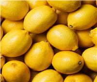 مكافحة الإلتهابات والتخلص من حصوات الكلى.. أبرز فوائد الليمون للجسم