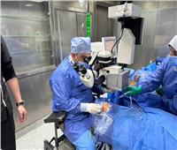«عميد طب طنطا» يُجري عملية جراحية لطفل فلسطيني اصيب في أحداث غزة