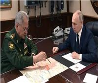 وزير الدفاع الروسي يبلغ بوتين بفرض السيطرة الكاملة على مدينة أفدييفكا   