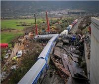 إضرابات توقف القطارات والعبارات في اليونان بعد عام من حادث تصادم القطارين