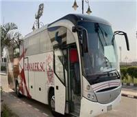 حافلة الزمالك تصل إلى ستاد القاهرة استعدادًا لمواجهة الداخلية