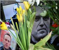 رغم الخطر.. توافد المشاركين بجنازة نافالني في موسكو 