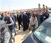 وزير الأوقاف ومحافظ بني سويف يفتتحان معرض السيارات المستعملة   
