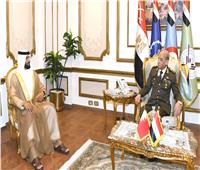 وزير الدفاع يلتقي مستشار الأمن الوطني قائد الحرس الملكي بمملكة البحرين| فيديو