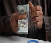 إقبال على بيع الدولار بعد قرارات «المركزي».. وبنك مصر: سنلبي كل الطلبات