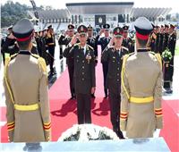 الرئيس السيسي ينيب وزير الدفاع لوضع إكليل الزهور على النصب التذكاري للشهداء 
