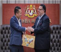 سفير مصر في كوالالمبور يلتقي وزير البيئة الماليزي