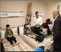 وزير الصحة يزور مصابي غزة بمعهد ناصر ويوجه بتوفير كافة أوجه الرعاية 