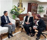 رئيس الضرائب لسفير سنغافورة: طمأنة المستثمرين أولوية في ضوء التحديات الاقتصادية