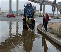 رئيس القابضة للمياه يتابع جهود شركات الصرف الصحى أثناء التعامل مع مياه الأمطار