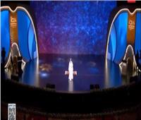 الرئيس السيسي وقرينته يستمعان لفقرة فنية لكارمن سليمان باحتفالية المرأة المصرية