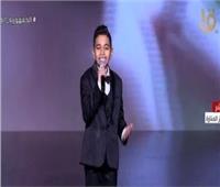 طفل يقدم أغنية «أمي» لحسين الجسمي خلال احتفالية يوم المرأة المصرية