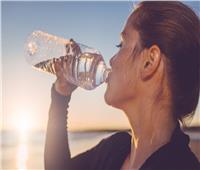 هل شرب الماء بكثرة يؤدى إلى فقدان الوزن؟.. دراسة تٌجيب