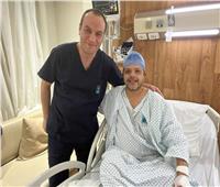 بصورة من داخل المستشفى.. طبيب محمد هنيدي يكشف تفاصيل حالته الصحية