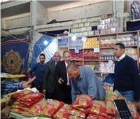 رئيس مدينة ابوقرقاص بالمنيا يتراس حملة للمرور على المحلات التجارية