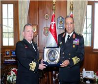 قائد القوات البحرية يلتقي قائد العملية البحرية الأوروبية بالبحر الأحمر 