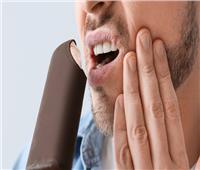 5 علاجات لتقليل الألم الناتج عن الأسنان الحساسة