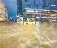 سيول ناجمة عن أكبر موجة أمطار فى تاريخ البلاد وطائرات تسبح فى دبى