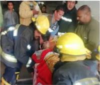 الحماية المدنية تنقل مريضا مسنا لأحد المستشفيات في الإسكندرية