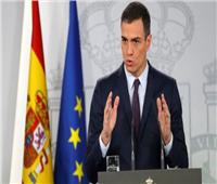رئيس الوزراء الإسباني يعلن الاستمرار في منصبه