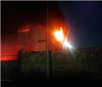 10 سيارات إطفاء تواصل إخماد حريق «الإسكندرية للأدوية»