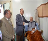 محافظ أسيوط يزور مصابي غزة بفرع مستشفى جامعة الأزهر ويشيد بجهود الرئيس 