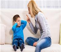 طبيب يقدم نصائح للحد والتقليل من عصبية الأم مع أطفالها