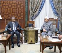 رئيس مجلس السيادة السوداني يوجه دعوة رسمية لشيخ الأزهر لزيارة الخرطوم