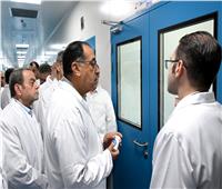 رئيس الوزراء يتفقد مصنع «كرمان السوري» للصناعات الدوائية في بياض العرب